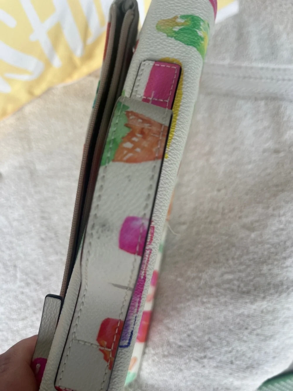 Kate Spade White Multicolor Ice Cream & Popsicle Cosmetic Case EUC